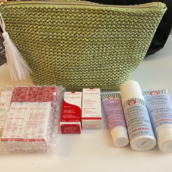 New Carolina Herrera Goodgirl tote + 6 clarins beauty & 3 Firstaid beauty & bag - Picture 2 of 10